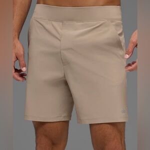Professional Athletes ALO Yoga 7” Repetition Shorts 
Tan- Men’s XL